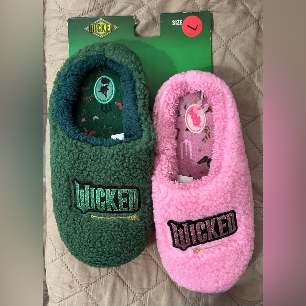 Wicked Glinda & Elphaba Mismatch Slippers L 9/10